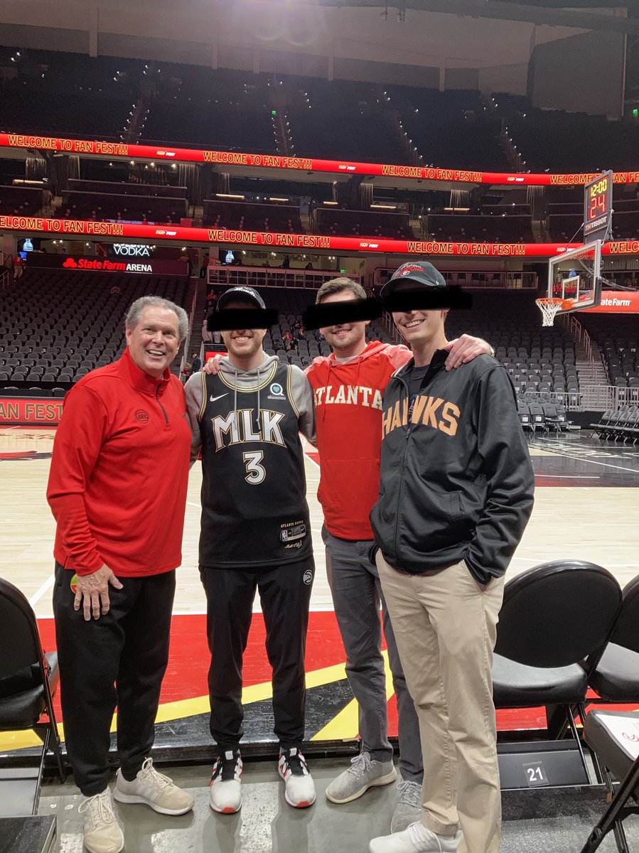 LemunPeppaStepa's tweet photo. Dominant day with the king of atl sports media #fanfest22 @BobRathbunTV you da man https://t.co/BR0yAHLAMi