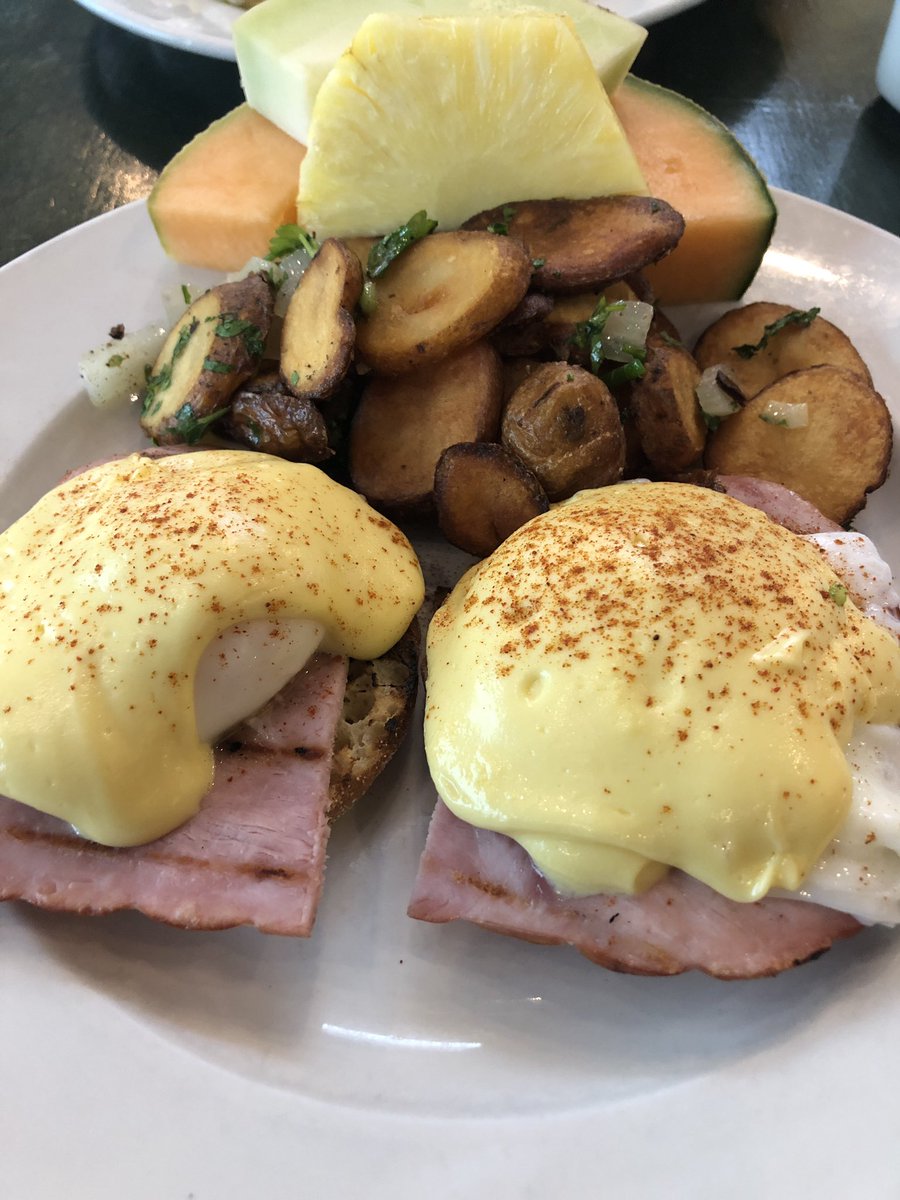joelgretzky99's tweet photo. Oh the food here in Ottawa!!! We stayed downtown and walked everywhere and we had to after all the great food we had !!! #cuminandpepper #ArtisinBakery #Eggspectations https://t.co/tHAVCOPAl9