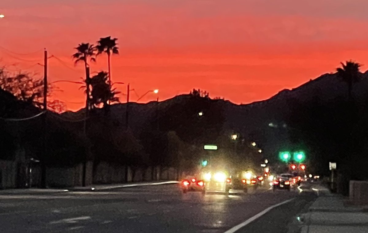 lanicarseat's tweet photo. Gorgeous Arizona sunset #nofilter #azwx #Ipulledover https://t.co/azto62CWbH
