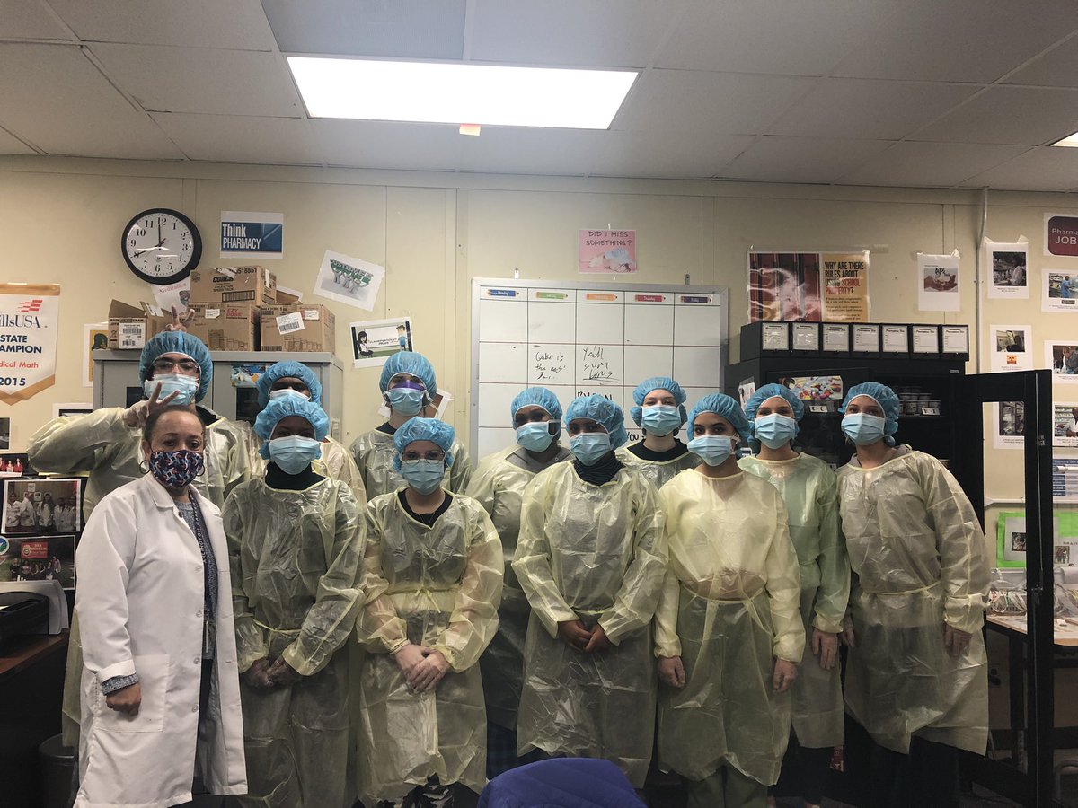 Working in a pharmacy IV room requires proper attire. <a target='_blank' href='http://twitter.com/APSCareerCenter'>@APSCareerCenter</a> <a target='_blank' href='http://twitter.com/arlingtontechcc'>@arlingtontechcc</a> <a target='_blank' href='http://twitter.com/APS_CTE'>@APS_CTE</a> <a target='_blank' href='https://t.co/TRFw7Pz4K8'>https://t.co/TRFw7Pz4K8</a>