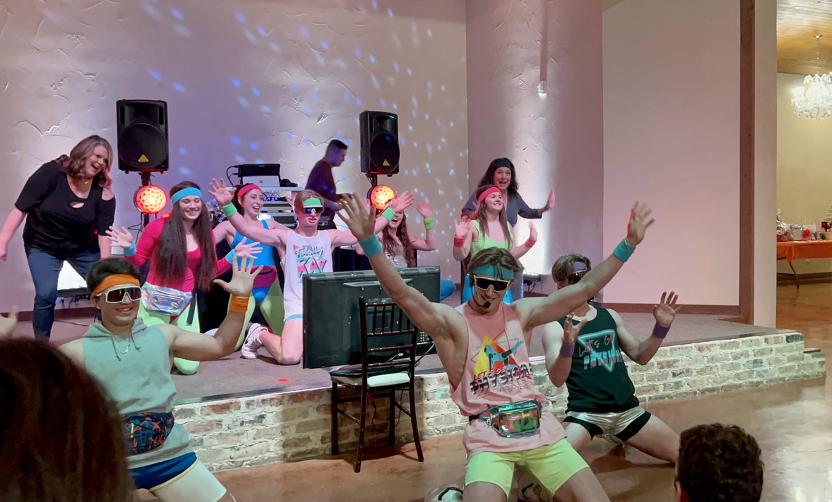 AthleticsCanyon's tweet image. 2022 Theme Dinner fun‼️ #projectgraduation @CoogsAT @CanyonCougarBB @bellamitchell78 @KoehlAlyssa @ariana_v_10