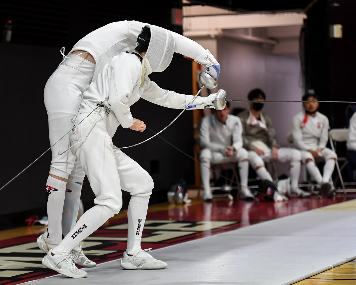 Ladylungdoc on Twitter "Generally male epee fencers wear cups. At
