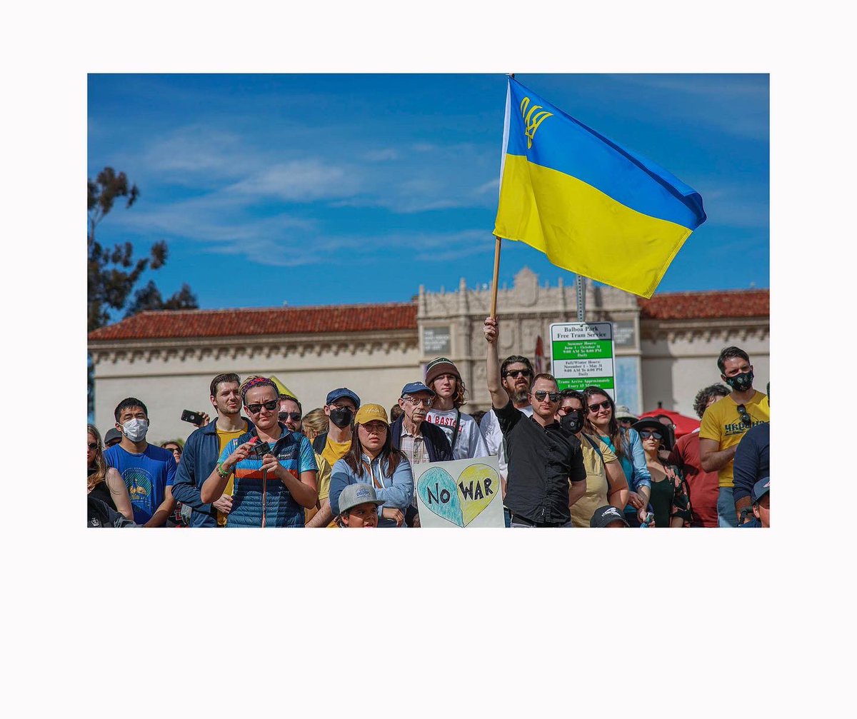 Sandyhuffaker1's tweet photo. Ukrainian demonstrators protest the Russian invasion in San Diego on Sunday. #UkraineRussiaWar #sandiego https://t.co/vDxO79Hpd8