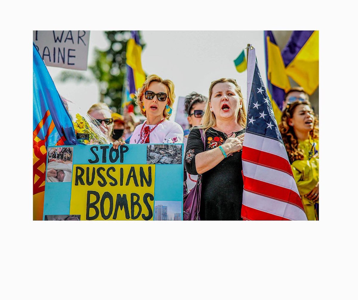 Ukrainian demonstrators protest the Russian invasion in San Diego on Sunday. #UkraineRussiaWar #sandiego