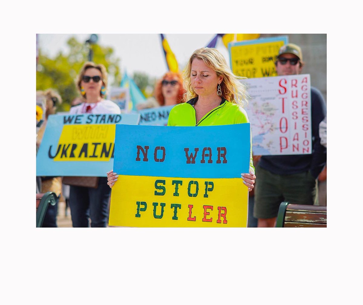 Sandyhuffaker1's tweet photo. Ukrainian demonstrators protest the Russian invasion in San Diego on Sunday. #UkraineRussiaWar #sandiego https://t.co/vDxO79Hpd8
