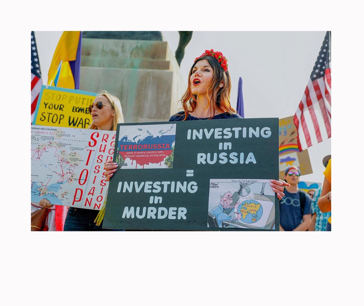 Sandyhuffaker1's tweet photo. Ukrainian demonstrators protest the Russian invasion in San Diego on Sunday. #UkraineRussiaWar #sandiego https://t.co/vDxO79Hpd8