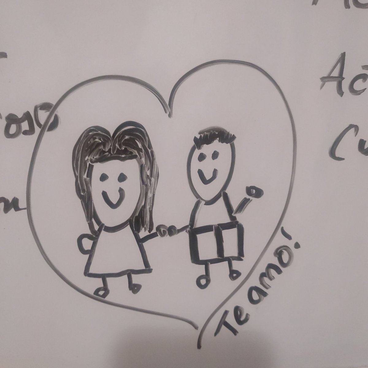 MissSideral's tweet photo. Luís se compró una pizarra para ponerla en la oficina y hacer nuestras anotaciones de trabajo.

Automáticamente yo: https://t.co/TKWfBeJny8