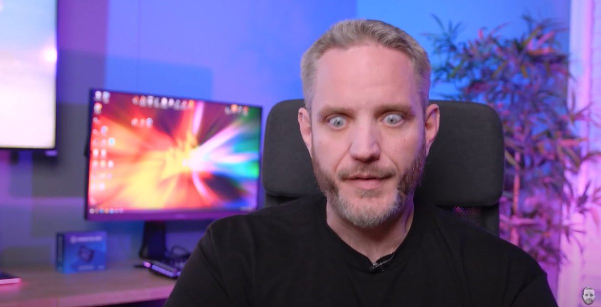 DavidMooretec's tweet photo. This makes me giggle so much! @JayzTwoCents I paused to get up and came back to my monitor and laughed out loud. https://t.co/YKXkZSS01V