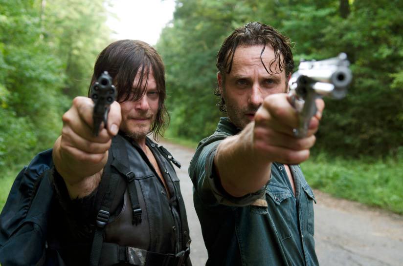 TWalkingDWorld's tweet photo. It’s wild to see Daryl essentially become a cop here at the Commonwralth.

It’s almost as though he is following in some of the footsteps of Rick.

#TheWalkingDead https://t.co/EMCVerIPKj