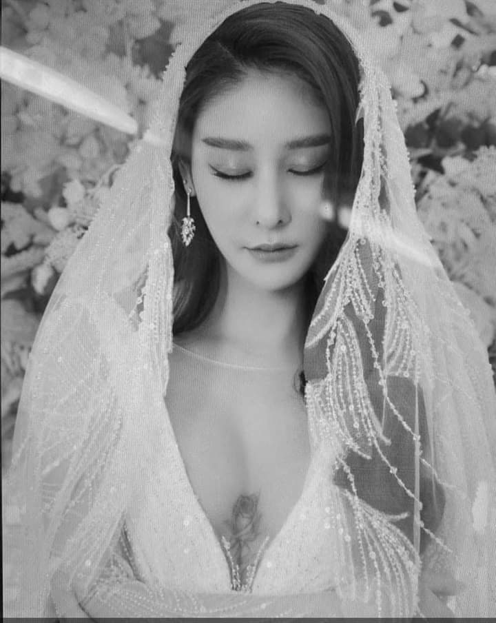 BushidoMutaru's tweet photo. ทีนี้จากสิ่งที่ได้ทั้งหมด ผมคิดว่า
อาจมีการวางแผนจ้างโมมาทานข้าว
กะว่าเมาหรือวางยาหรือกะว่าจะชวน
ไปดื่มต่อที่รร. แต่โมอาจปฏิเสธแล้ว
ถูกลวนลามจากความมึนเมา หรือว่า
อาจมีใครSexAdventureตามสไตล์
จนโมต้องไปนั่งท้ายก็เพื่อหลีกเลี่ยง
แต่ในที่นี้ผมมองไปที่โมถูกลวนลาม
ต่อ>>> #แตงโม #Rip https://t.co/nWM8o345xv