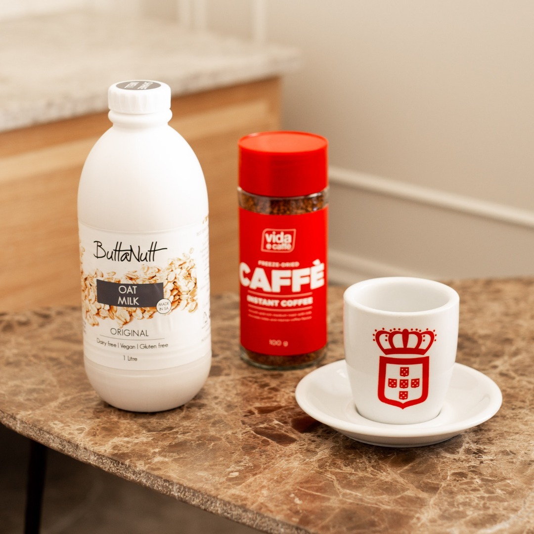 RosebankMall's tweet photo. Last chance to get free Oat Milk with any beverage in February at @vidaecaffe Rosebank Mall! It is vegan, gluten free and has many health benefits for you and for our environment. 💗
#RosebankMall #LiveAndLoveLocal #VidaeMundo https://t.co/iBEiRYLHR0