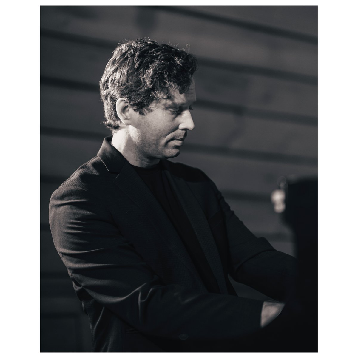 New gallery—@EdwardEnman at Venturing Hills Farm, Luskville QC Feb 27 2022 as part of <a href="/ottawanew/">Ottawa New Music Creators</a> series #OttMusic #ChamberMusic #NewMusic  curtisperry.ca/events/edward-…