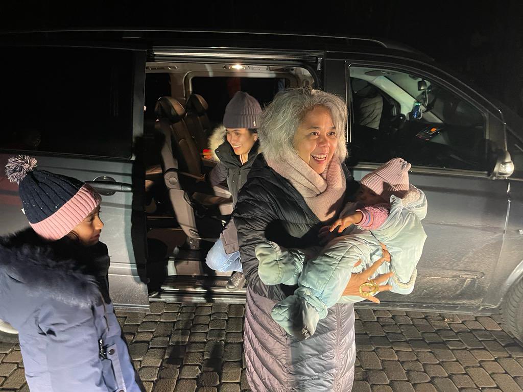 Today (28/2), 6 Indonesian citizens and a foreign national (spouse of an Indonesian citizen) were successfully evacuated from Lviv to Rzeszow Poland. They are all safe and in good health.