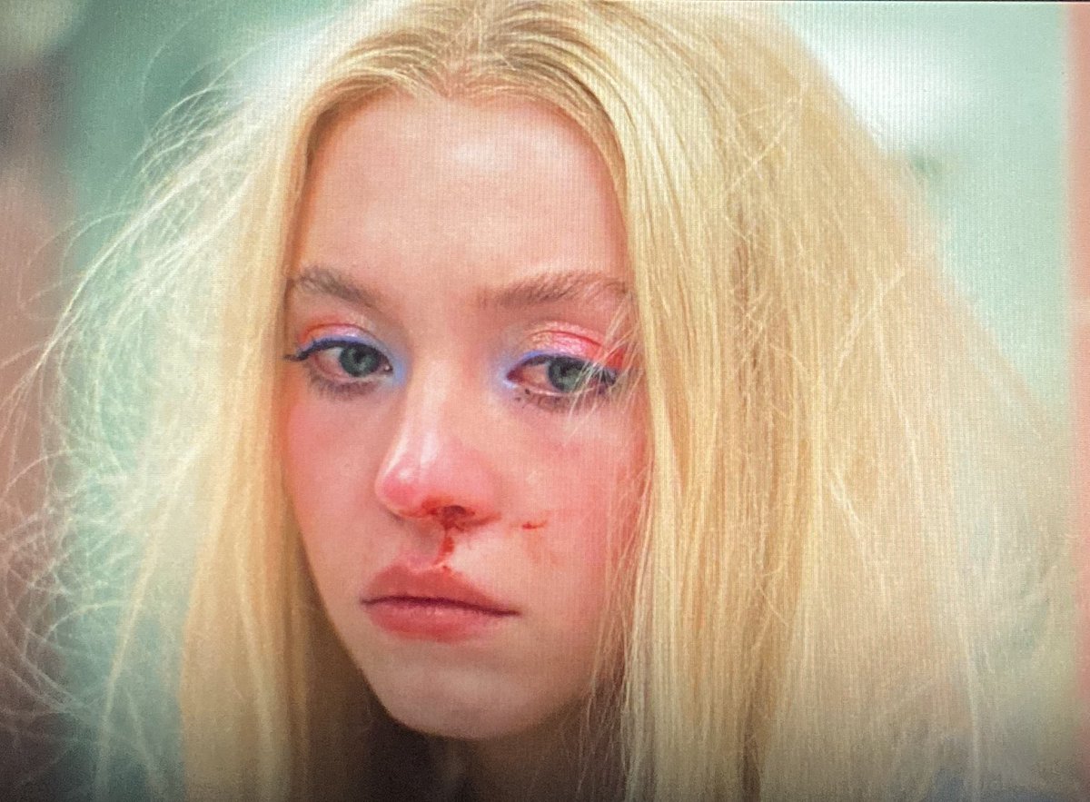 saratonintm's tweet photo. This season was really just the downfall of Cassie. She got what she deserved too. Other than that, can we please thank Sydney Sweeney for her incredible performance this season? She stole the show every second she was on screen no matter what she did #EuphoriaFinale #Euphoria https://t.co/XkqI2frMqN