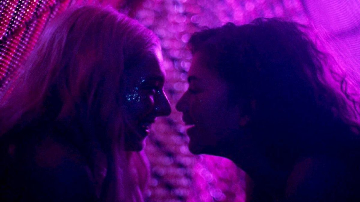 dayasapphic's tweet photo. “jules was my first love” https://t.co/ZuKxiDFTqo
