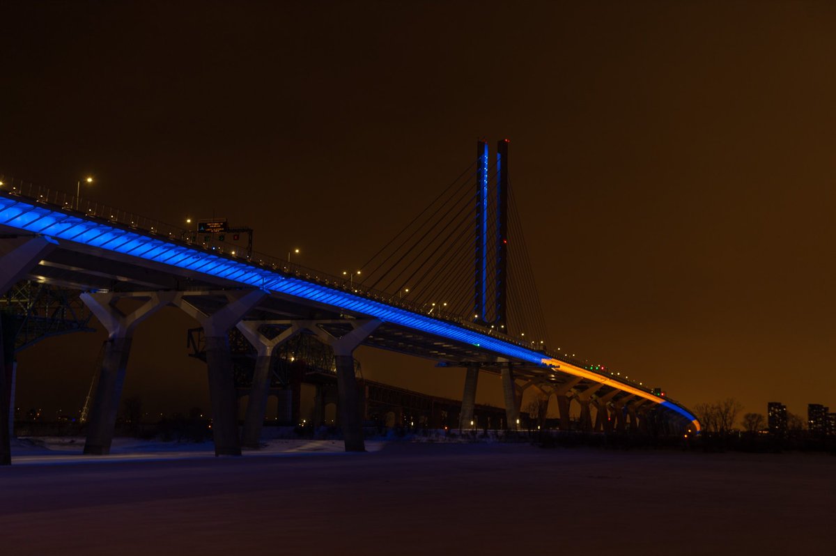 JustinTrudeau's tweet image. Canadians stand with the people of Ukraine. 🇨🇦🇺🇦