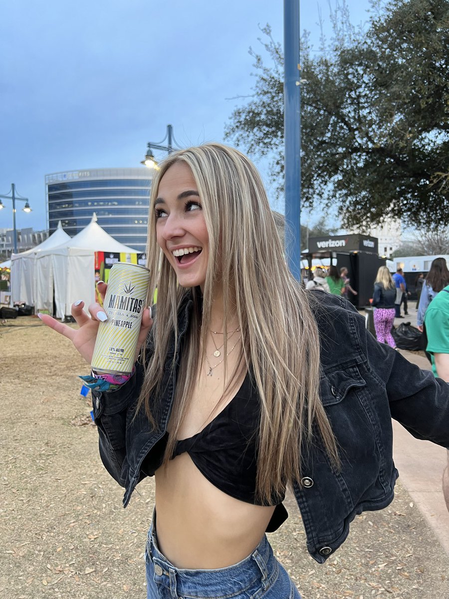 aportugal0's tweet photo. Tempe resident Cameryn Tyler enjoying a @DrinkMamitas in between performances! @InningsFest #InningsFest https://t.co/L7y8dOmYV6