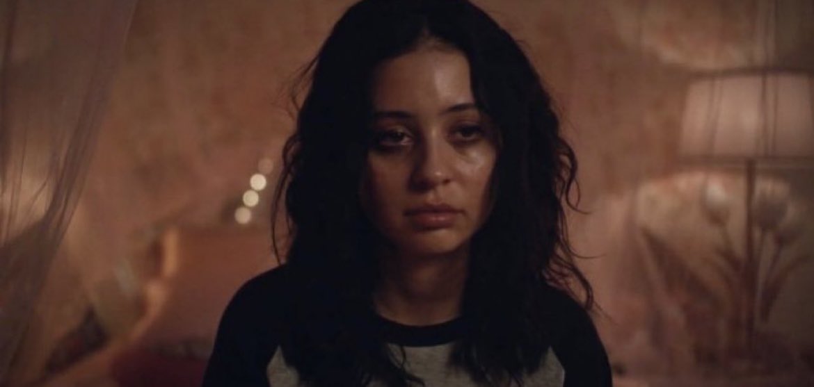 kellygibson1023's tweet photo. damn ash fucking DIED, fez never made it to the play and got ARRESTED, and rue still owes lori $10k #Euphoria https://t.co/vNnA5dsujl