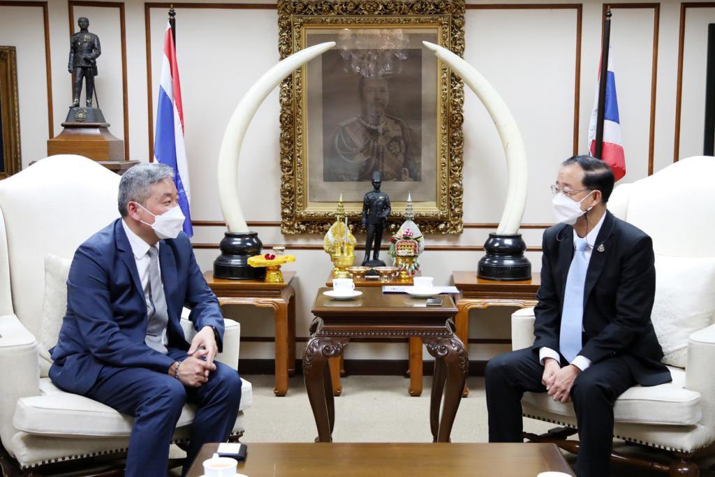 leejo80's tweet photo. Had a great discussion with H.E. Arkhom Termpittayapaisith, Minister of Finance of Thailand, on priorities for his government as Thailand prepares resilient Post-Pandemic Recovery. 
Look forward to seeing how the Forum can go onto support Thailand's #apec2022 Chairmanship. https://t.co/mRfcXiQfOk