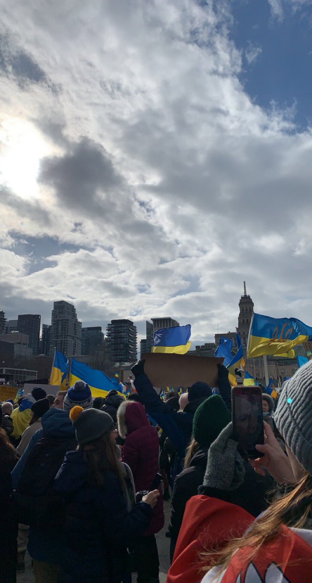 VMaksimoska's tweet photo. We stand with our family in Ukraine 🇺🇦#SlavaUkraine #StandWithUkriane https://t.co/7UssV3BMsH