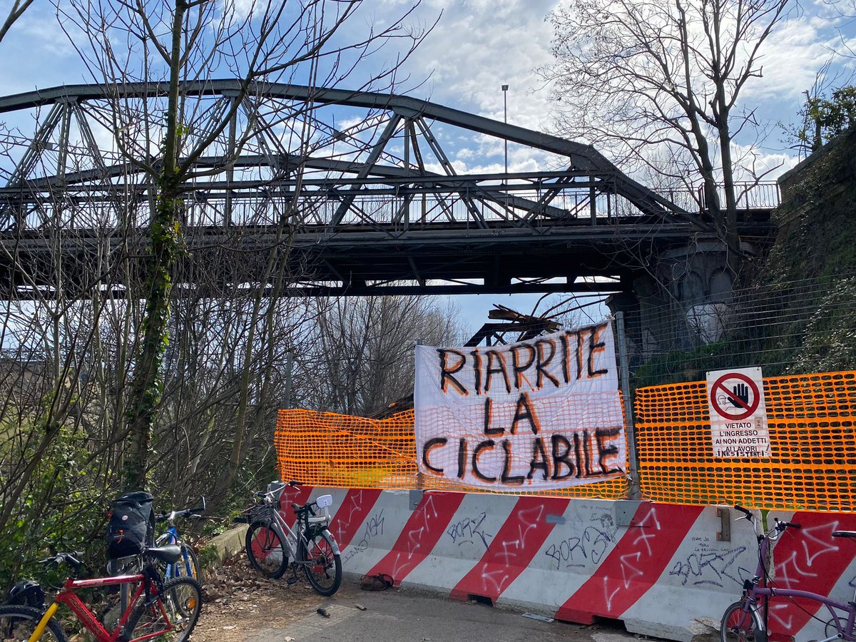 Riaperto il #pontediferro serve un ultimo sforzo: riaprire la pista ciclabile. 
Roma Futura con il gruppo mobilità ha partecipato ieri al sit-in organizzato da <a href="/SalvaiciclistiR/">Associazione SalvaiCiclisti Roma</a> per chiedere la rimozione dei detriti che ostacolano la percorribilità della ciclabile