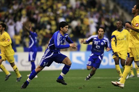 SawtAlhilal7's tweet image. 🗓|في مثل هذا اليوم قبل 45 سنة. 

ولدُ أحد أعظم الاعبين الأجانب في تاريخ الهلال 

يوم ميلاد سعيد لـ طارق التايب ، تهانينا للساحر الليبي 💙🇱🇾