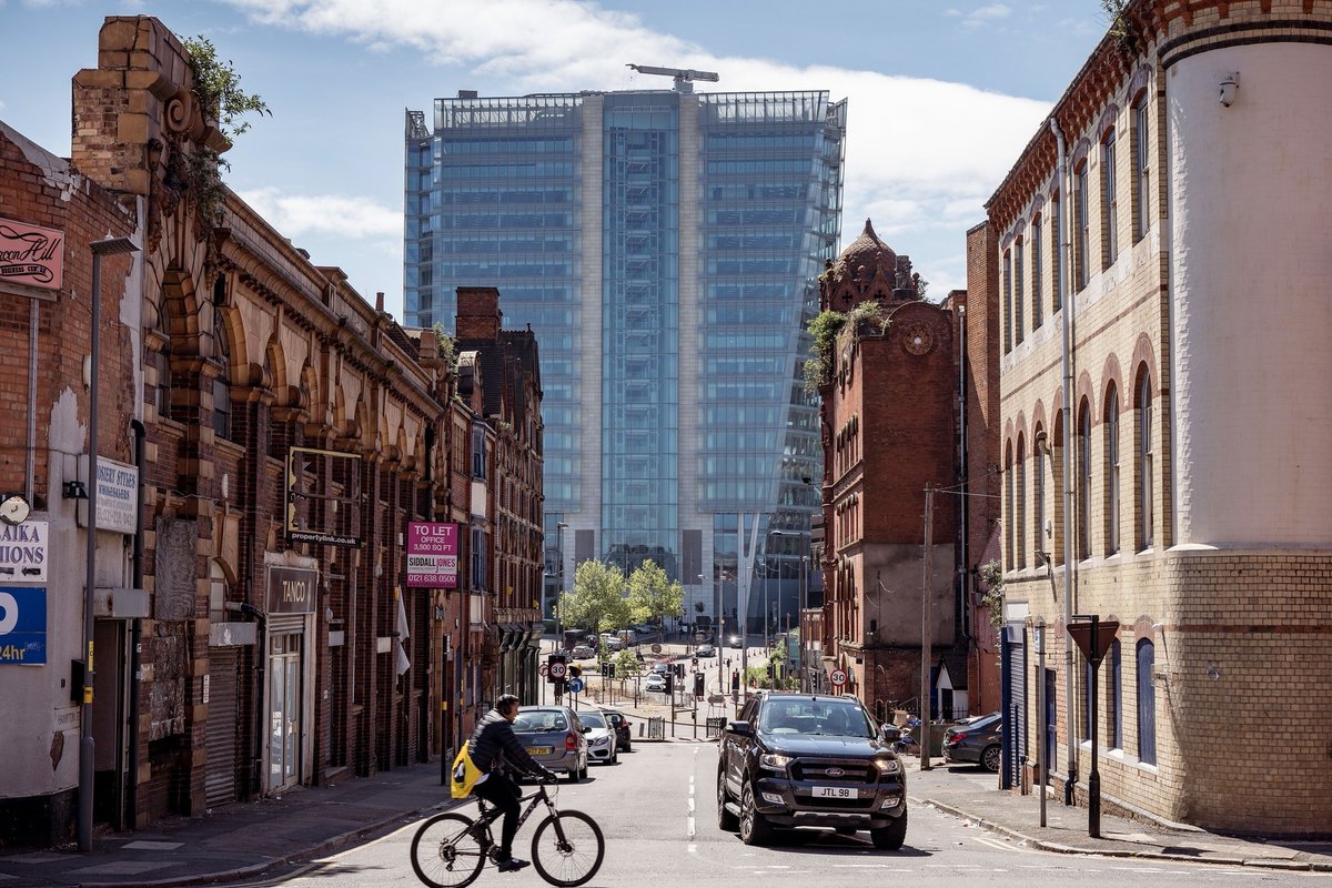 BhamCityCouncil's tweet photo. LAST DAY to have YOUR say on our #RoutetoZero Survey 2022.
We have declared a climate emergency and made a commitment to reduce the city’s carbon emissions. Our ambition is for the council and the wider city to become net zero carbon by 2030 https://t.co/GyTSsMweNV #BeBoldBeBham https://t.co/7fBpl1xpVi