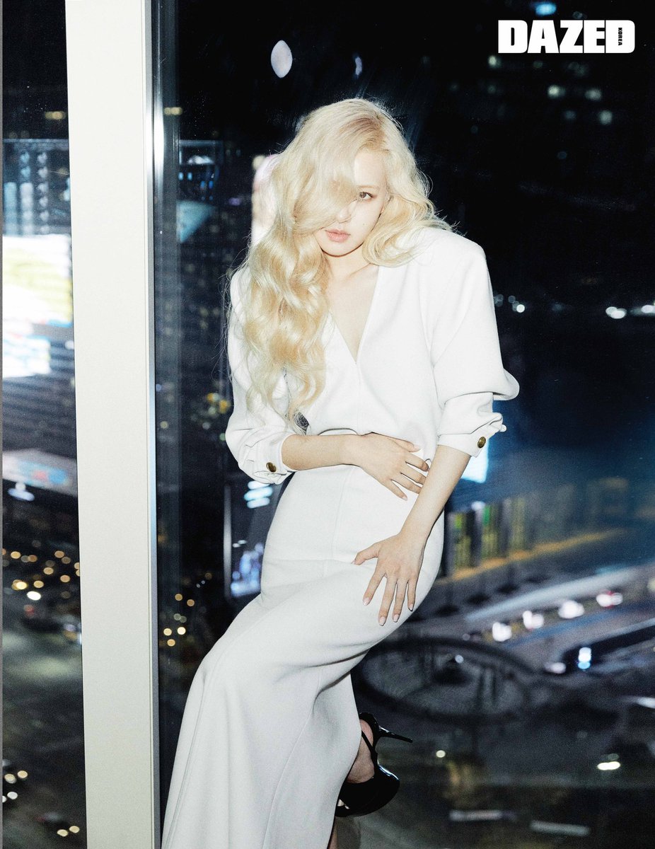 _florxnce's tweet photo. 데이즈드 3월 호 로제
금발에 웨이브 그저 갓.. https://t.co/k3sRdsFV7o