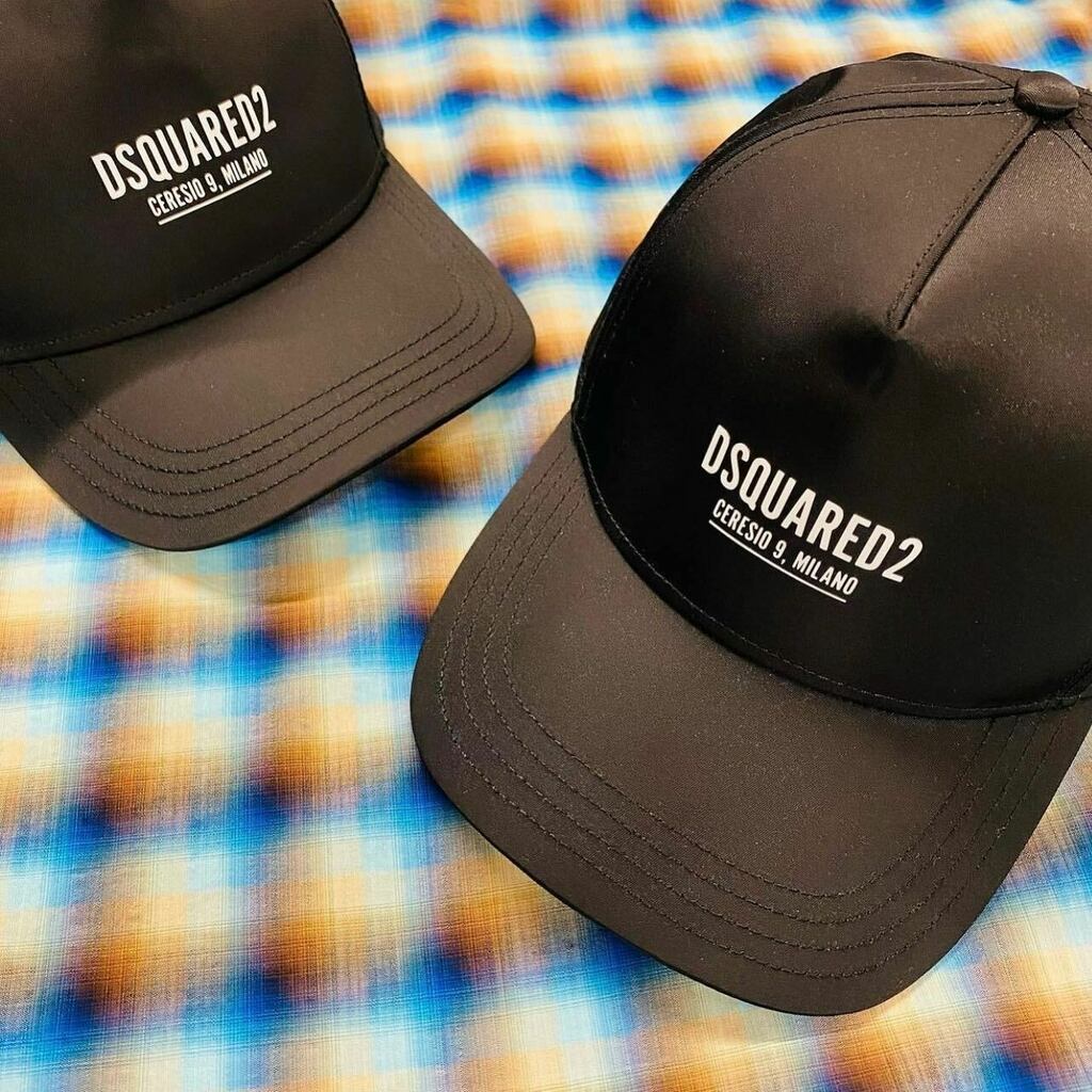 #DSQUARED2 #MEN SPRING/SUMMER '22

Explore the entire range of men's caps and hats from the world-famous Dsquared2 fashion brand.

Price: €175

For more Dsquared2 derodeloper.com/heren/dsquared2

#derodeloper #mode #instastyle #instafashion #fashiongram #fashio… instagr.am/p/Cag7_4fsBBw/