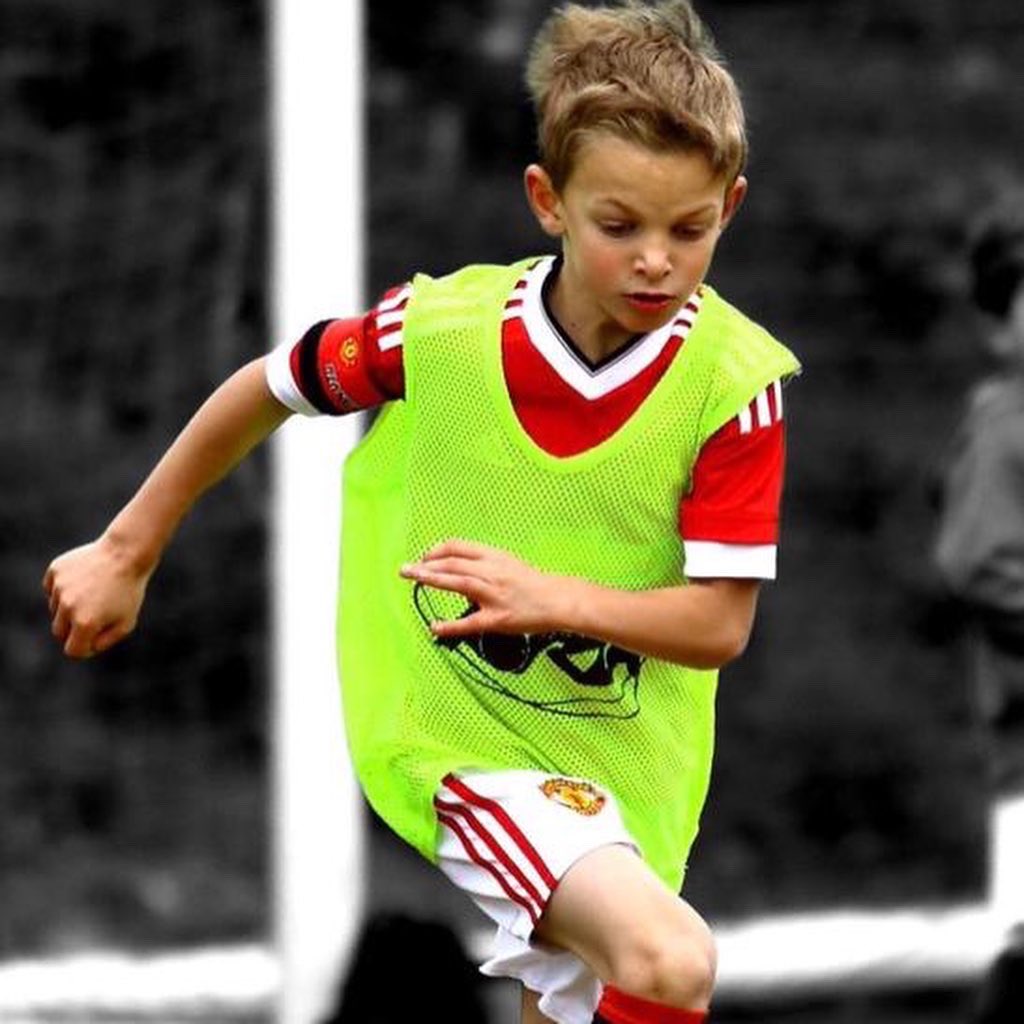 talentxfa's tweet photo. 🚨 Thomas signs for @StevenageYouth 🚨

We are very please to announce the signing of Thomas Woods U11s to @StevenageYouth 

Thomas started his journey with PSA at U7s. And now steps onto Professional Academy football.

An amazing achievement Thomas 💪⚽️

#Play #Succeed #Achieve https://t.co/heQWl8LPNn