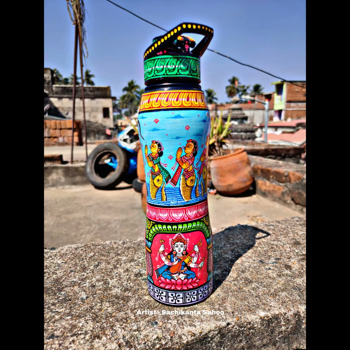 ISachikant's tweet image. Original and authentic pattachitra design is now on copper bottle.
Hand-painted with natural Stone colors and usable also.
Wanna make your office table beautiful or showcase anywhere then don't think much just own it.
DM for ORDERS 📩
#bottledesigns
#pattachitra #etsy #art #buy