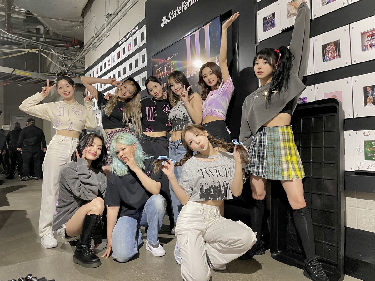 Hyoloml's tweet photo. The nine of you really did your very best. I wish you have a great time in Japan 🥰

Thank you for being TWICE ❤️

THANK YOU TWICE 
#9WICEBESTGIRLS
#ItsNotOverUntilItsOver
#TWICE_4TH_WORLD_TOUR
@JYPETWICE https://t.co/cP3AQ90DxA