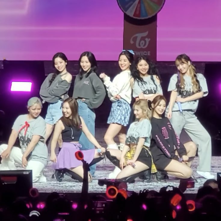 Hyoloml's tweet photo. The nine of you really did your very best. I wish you have a great time in Japan 🥰

Thank you for being TWICE ❤️

THANK YOU TWICE 
#9WICEBESTGIRLS
#ItsNotOverUntilItsOver
#TWICE_4TH_WORLD_TOUR
@JYPETWICE https://t.co/cP3AQ90DxA
