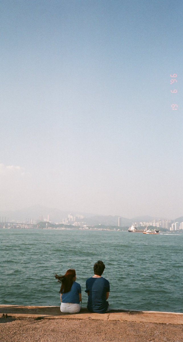 In a world of turmoil, we are again reminded to count our blessings and help those in need. Here is to more positivity, peace and compassion 💕
gm
#streetphotography #filmphotography