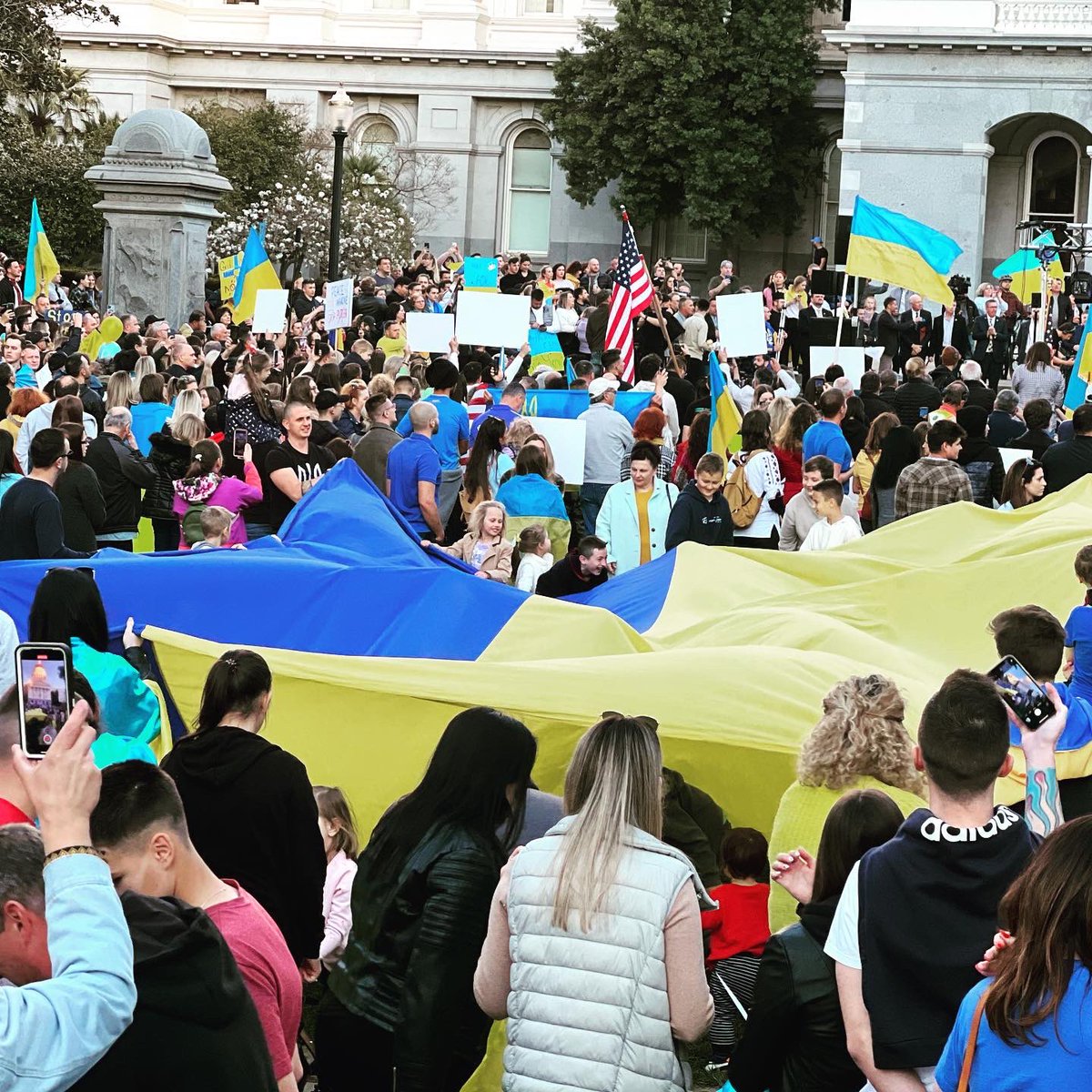 Anti-war protest in Sacramento, CA #ukraine #ukrainewar #notowar #sacramento #capitolbuilding #нетвойне #украина #украина🇺🇦 #славаукраїні #stopputin