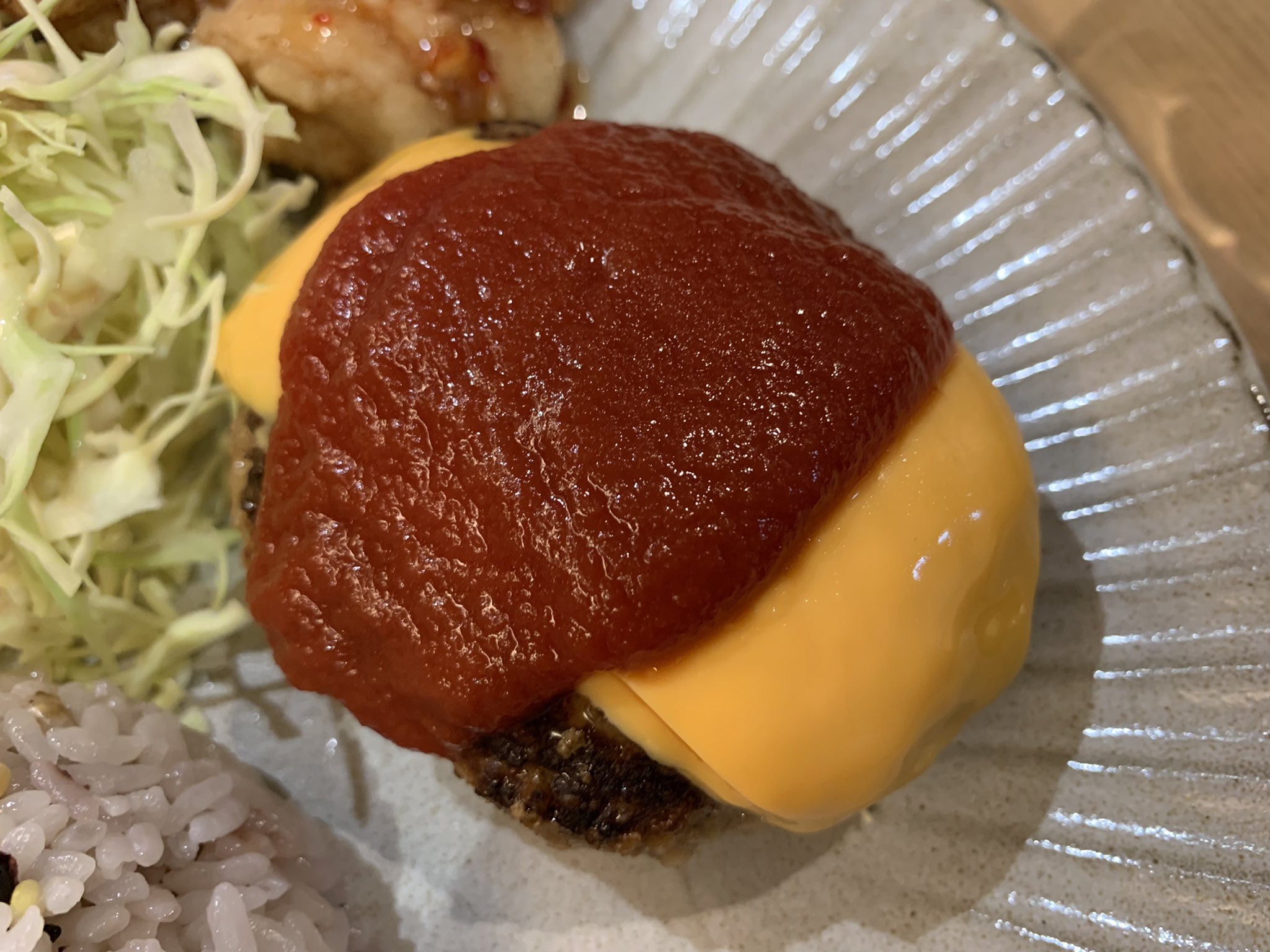 かいちゃん 今日のお昼 かふぇとばー犬も歩けば チーズハンバーグプレート 犬のランチ やっぱりしあわせ ごちそうさまでした T Co Voqzgzwvat Twitter
