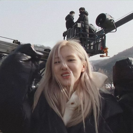 dù rất tiếc vì bé k thể dự PFW nhưng sức khỏe của em qtrog hơn nhiều 🖤
babe nhớ giữ gìn sức khỏe, nghỉ ngơi thật tốt nhé
thương em lắm 😭😭

GET WELL SOON ROSÉ
블랙핑크 로제 #ROSÉ #로제