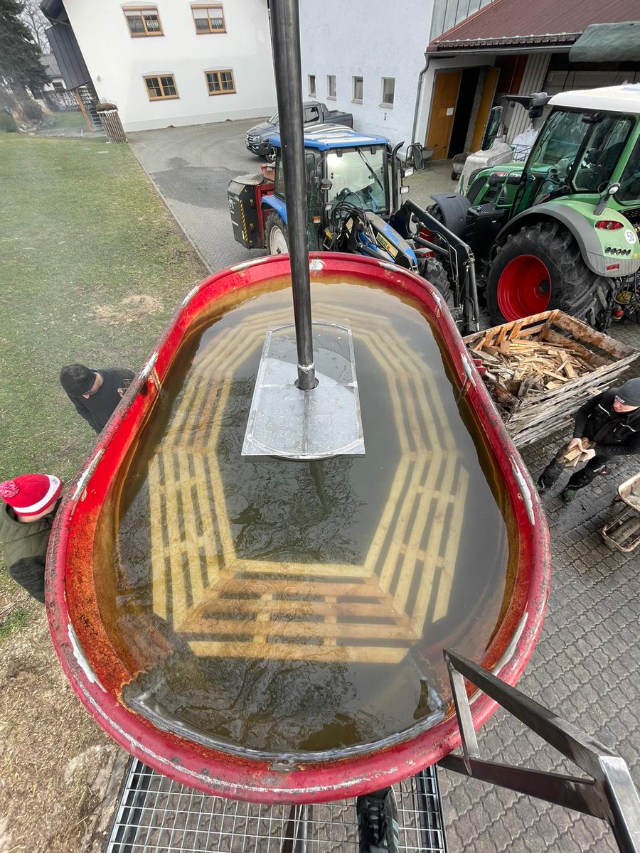 profiMagazin's tweet photo. Erster Test des "Mischwagen" #FarmerPool von Stefan Schwinghammer 😉. https://t.co/2sWWCB3nYl