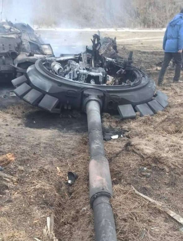 Vinod Jack In The Box Effect Continues For The Russian Tanks A Hit On The Tank Triggered Stored Ammunition Causing Explosion Leads The Turret To Be Blown Off The Chassis T Co N5o29cxfvi Twitter