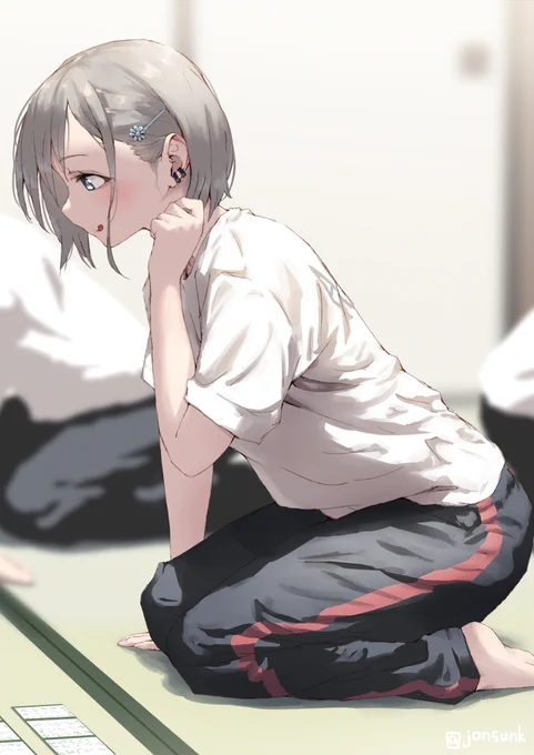 舌なめずりしちゃう女子 