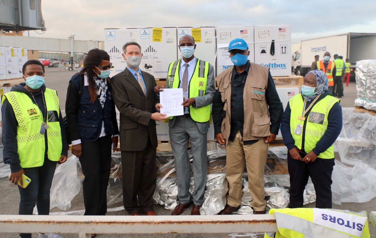 UNICEFKenya's tweet photo. Over 1.89 million Pfizer COVID-19 vaccines arrived safely in Kenya this morning.

The vaccines were donated by the United States Goverment via the #COVAX facility. Asante @USEmbassyKenya. https://t.co/rtVLL20IqN