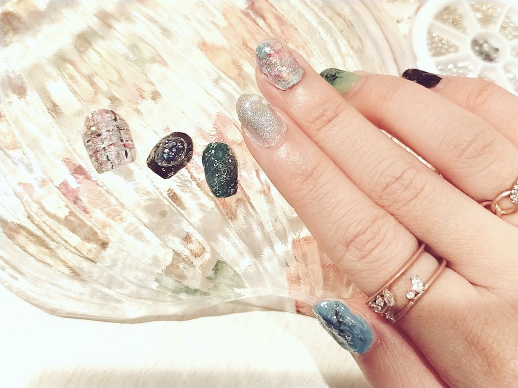 #SelfGelNail 💅
#セルフジェルネイル✨
#でこぼこだけど、
まだまだ、これから..
#頑張りま〜す🎵💪
「2022.2.27🌸」