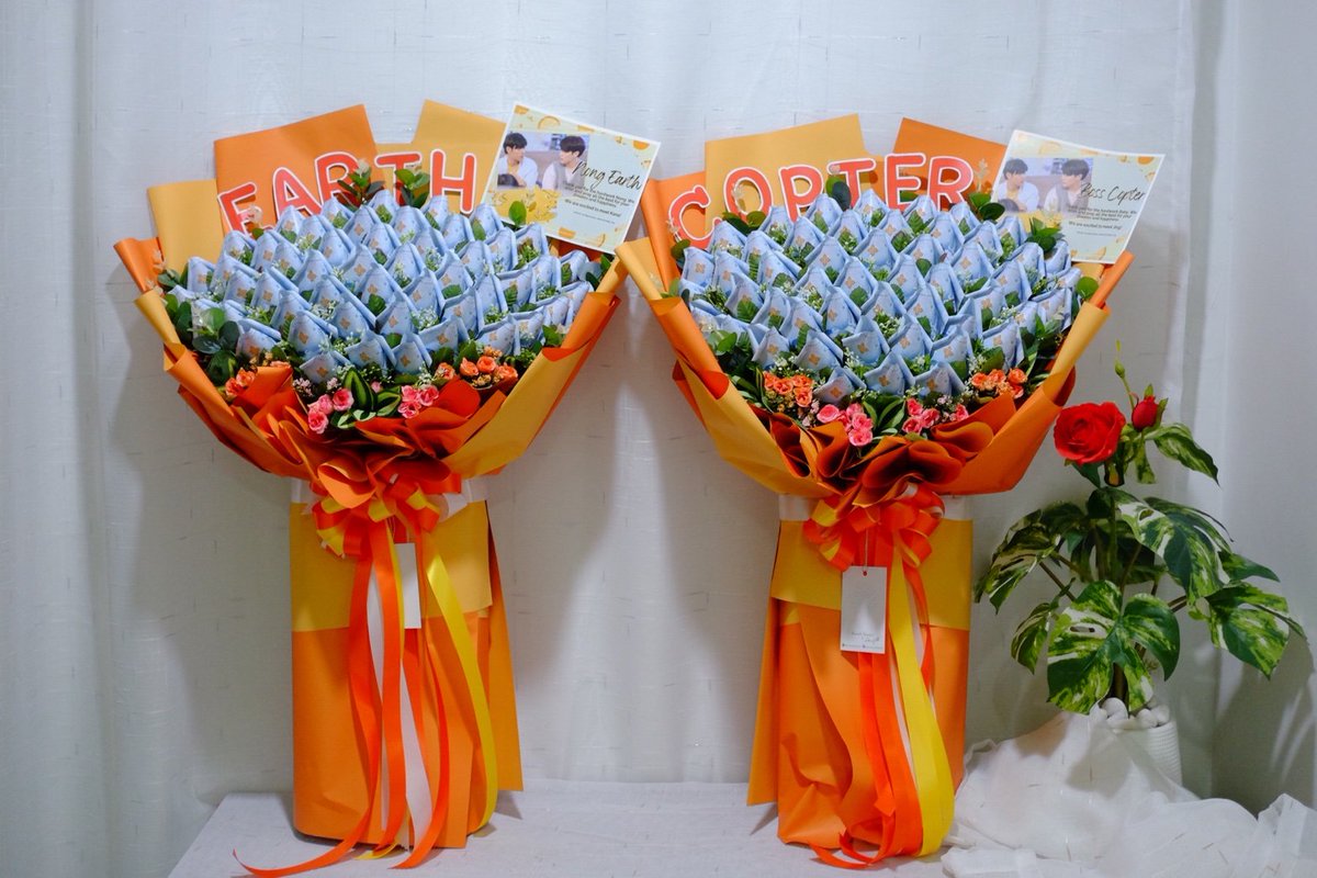 fur_noona's tweet photo. 02.28 [ Photoshoot 🧡 ]
Money bouquet 💐

A little something to say we miss you and we can't wait to see you both 🥰🧡

Cheers to @chamo_ph for another project together 🤭🥂
#CTRPANUWAT #earthchsn
#เอิร์ทคอป #คอปเอิร์ท
#EarthCop #CopEarth https://t.co/GRNjMExDi6