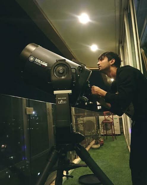 SushantMH4747's tweet photo. #NationalScienceDay
Today is National Science day .. please post Sushant's pics with Telescope/at NASA or any other pic showing his interest in Science ...
@itsSSR https://t.co/o7jAvx7kCj