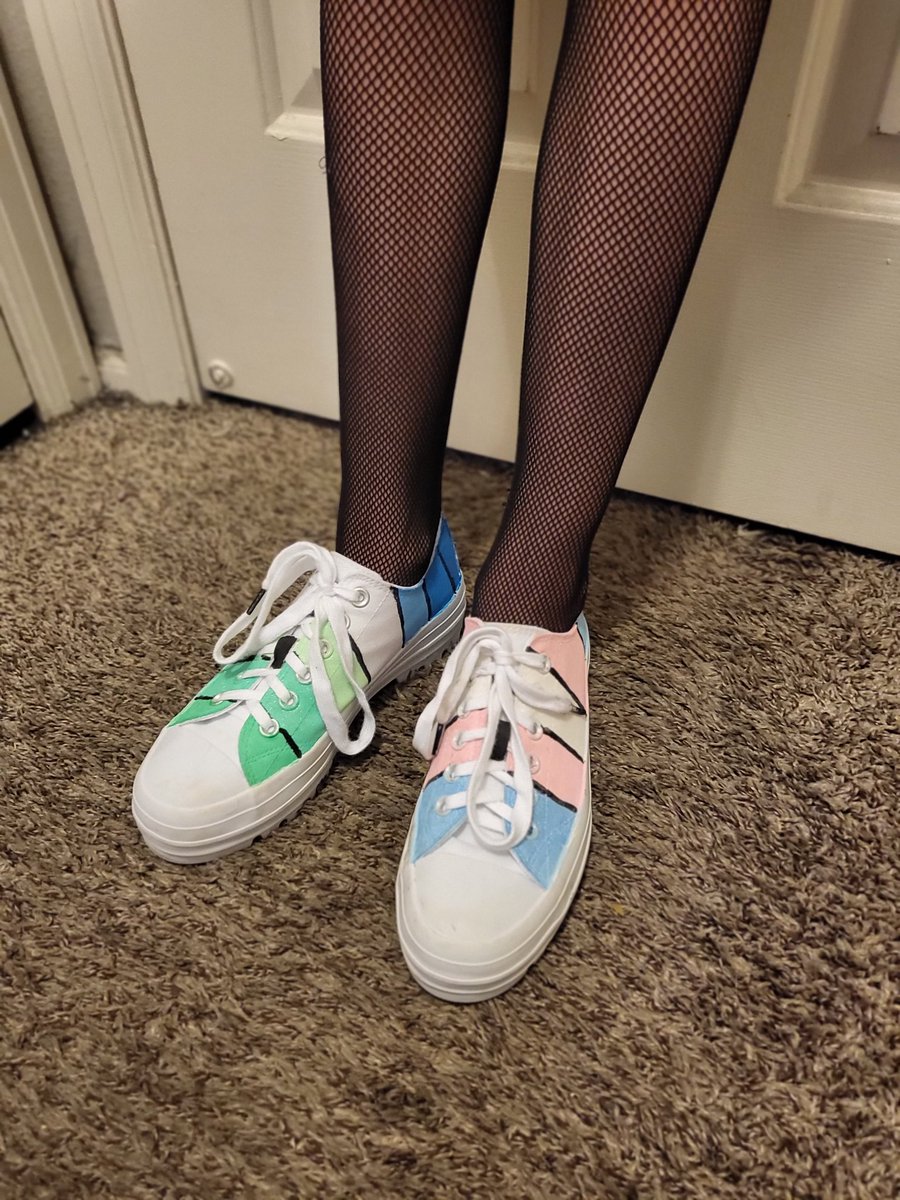 JestaTip's tweet photo. I'm not only passionate about make-up and jokes.
I'm also a #CraftyMom, who enjoys pulling out all the stops to help bring my kids' ideas to life 🥰
#TransBoyMom #TransLivesMatter #Mario #Nintendo #NintendoFamily #SmashBrosTourney #BdayPlanning #ComicConBday #ComicCon https://t.co/YXzXKobiXN