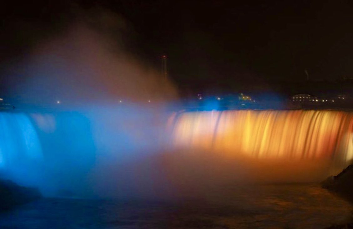Niagara Falls illuminated in blue and gold for Ukraine:                                      (t/y @SamSanderson123)