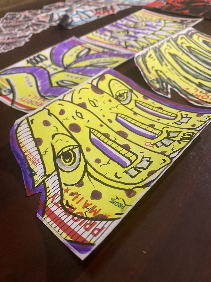 1000goodbyes's tweet photo. Still using Label 228’s to push weird looking art here in #LosAngeles and now in #BeverlyHills @PoscaUSA  #Label228 #WeirdArt https://t.co/dKU3fDIeCw
