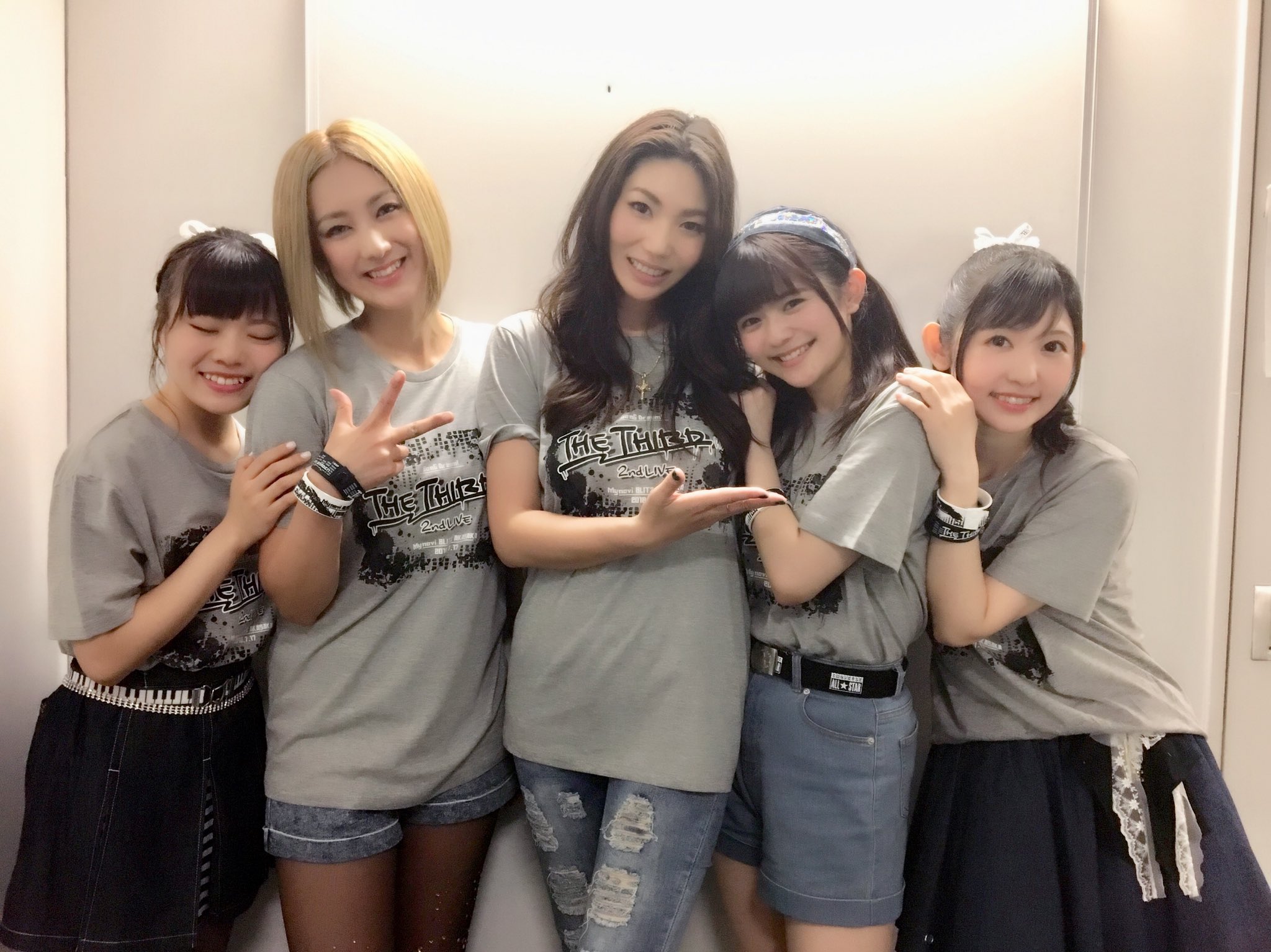 Raychell The Third 仮 2ndライブ ライブ後半にthethird 仮 からraise A Suilenへ メンバーに吏佐が加わり ついに5人になり 満を持して Raise A Suilen 爆誕 Rasになる為に積み重ねて来た時間からこの瞬間 私たちの暴れる物語スタートです バンド