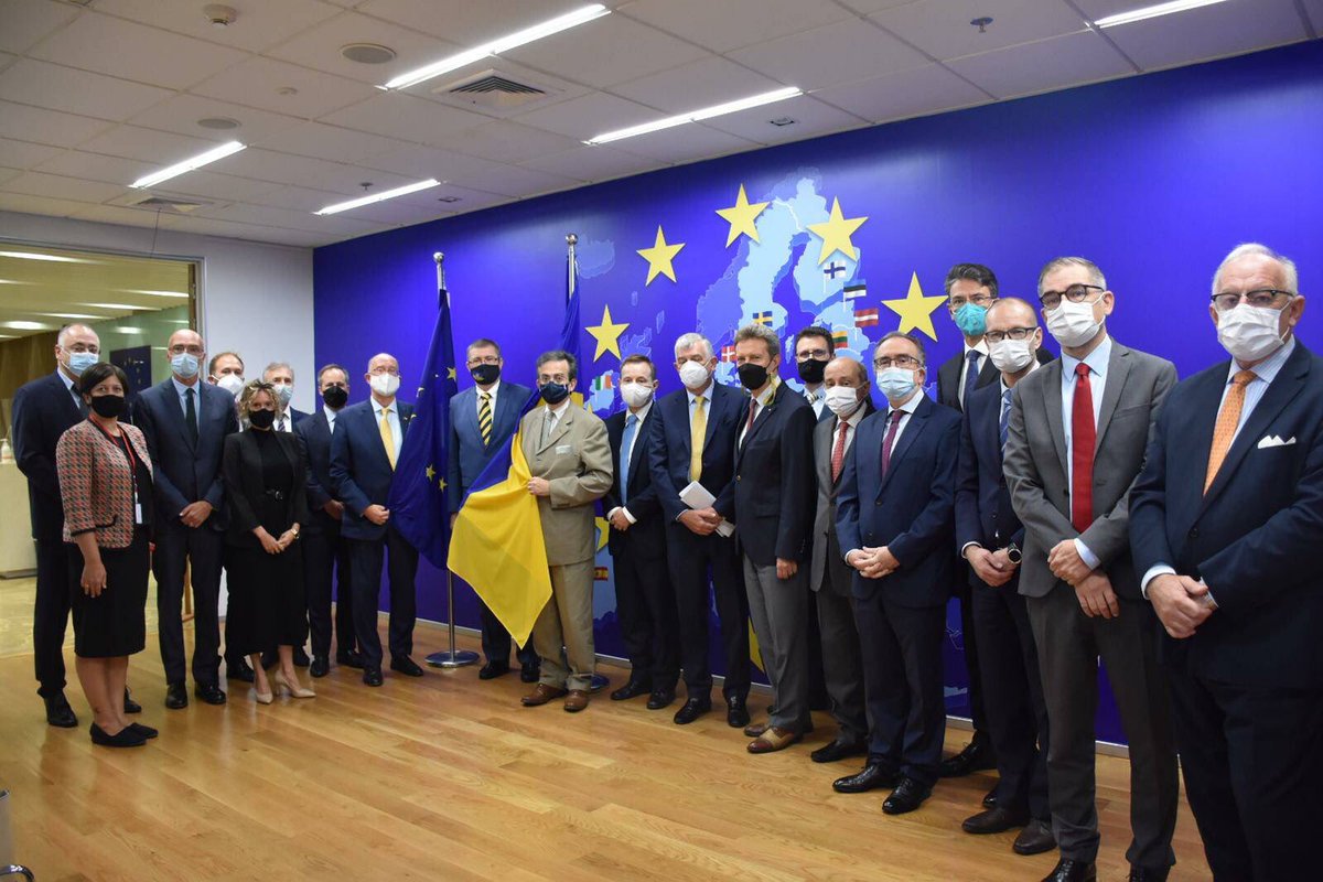 SwedeninTH's tweet photo. EU Ambassadors in 🇹🇭 met with 🇺🇦Chargé d’affaires Pavlo Orel to reaffirm that the EU stands by Ukraine and its people. We condemn Russian aggression to Ukraine’s territorial integrity and sovereignty. 🇪🇺 🇸🇪 #StandWithUkraine #EUSolidarity https://t.co/qPmgXPPImN