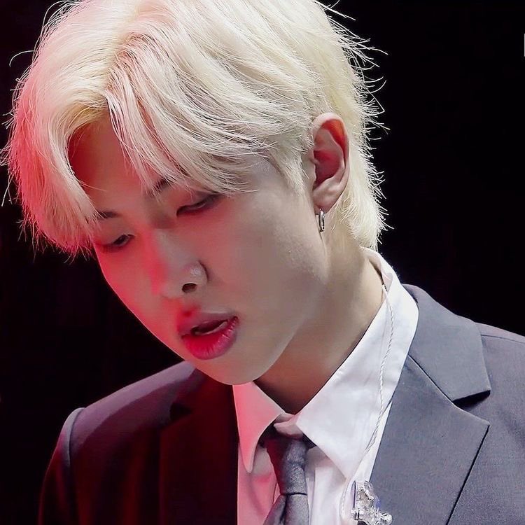 toxicdilf's tweet image. ✞

               serial feeder. vamp.               
               alpha. leader. multi. 
               switch. mirror lit. -